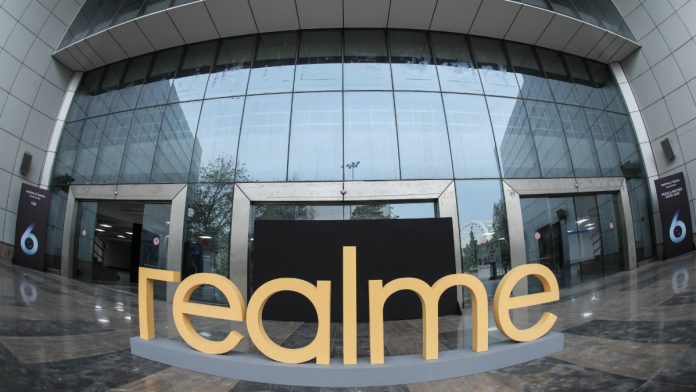 Realme ‘Race’ होगा कंपनी की बिल्कुल नई स्मार्टफोन सीरीज़ का हिस्सा, लॉन्च दूर नहीं