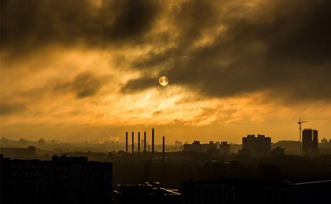 दिल्ली समेत गाजियाबाद, नोएडा और फरीदाबाद की हवा तीसरे दिन भी ‘गंभीर’ श्रेणी में है